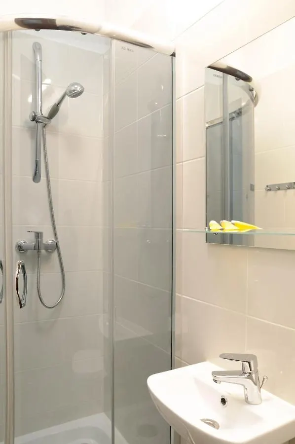 Baza Hotelowa Bobrowiecka 9 Warsaw 3*,  Poland